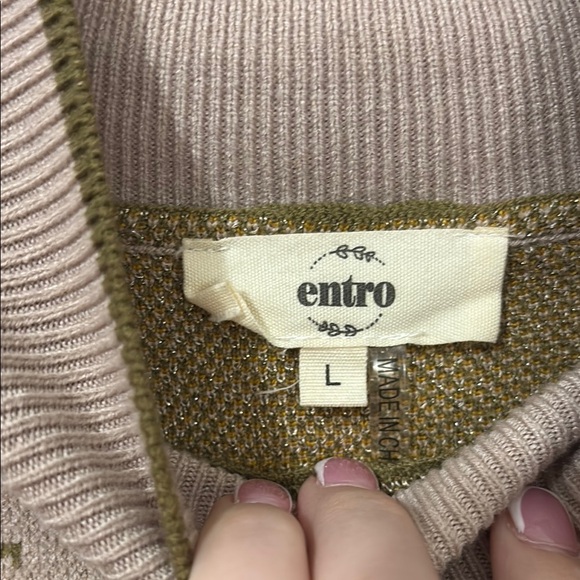 Entro Green and‎ Cream Mock Neck Sweater with Leaf Pattern - Picture 6 of 12